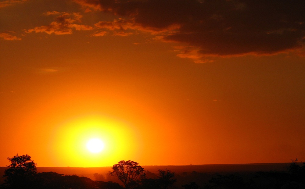 Ir para  <p>Sob influ&ecirc;ncia de uma forte massa de ar quente, o s&aacute;bado ser&aacute; quente no Rio Grande do Sul. O dia inicia com m&iacute;nimas altas, superando os 17&deg;C e m&aacute;ximas chegando aos...